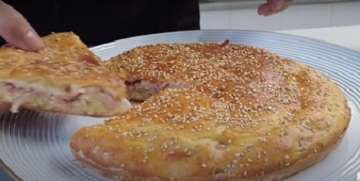 Focaccia al cucchiaio veloce prosciutto e formaggio