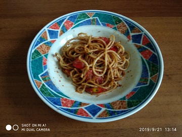 Pasta con pomodorini, acciughe e pangrattato