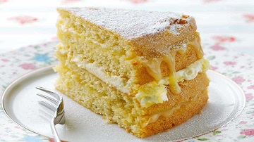 Torta al limone con crema pasticcera.