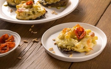 Tortini di pasta, provola e melanzane